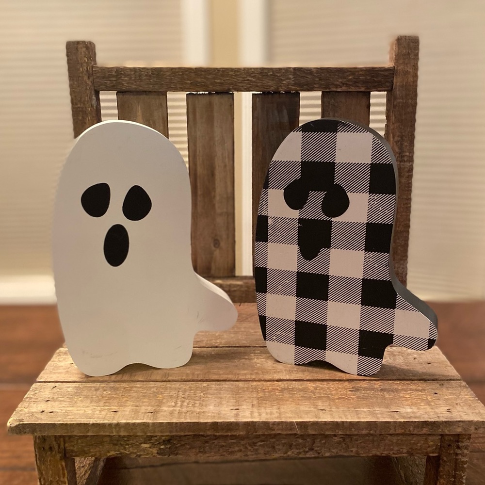 Halloween Ghost Wood Signs Set, White Ghost Shaped Sign, Black & White Ghost